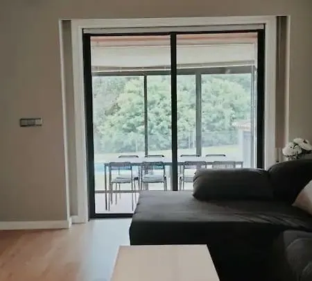 Gran Casa Pareada Con Piscina En Vigo