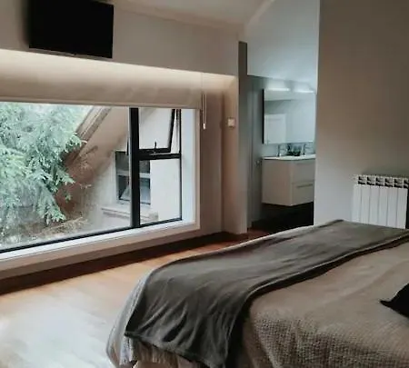 Gran Casa Pareada Con Piscina En Vigo * Βίγκο